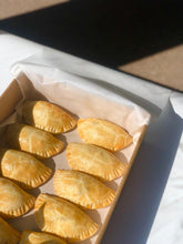 Load image into Gallery viewer, Nigerian Meat Pies